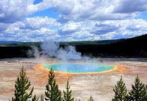 Yellowstone National Park Vacation Travel Guide